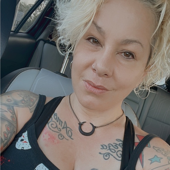 Meet your Posher, Jolie - Picture 3 of 3